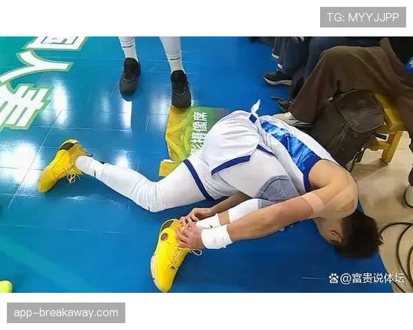 现场报道：赵岩昊三分线外造成犯规，三罚全中为广厦保留悬念